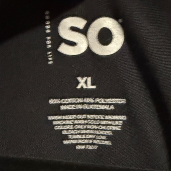 🌵SO Black V-Neck Long Sleeve Tee - Picture 2 of 3